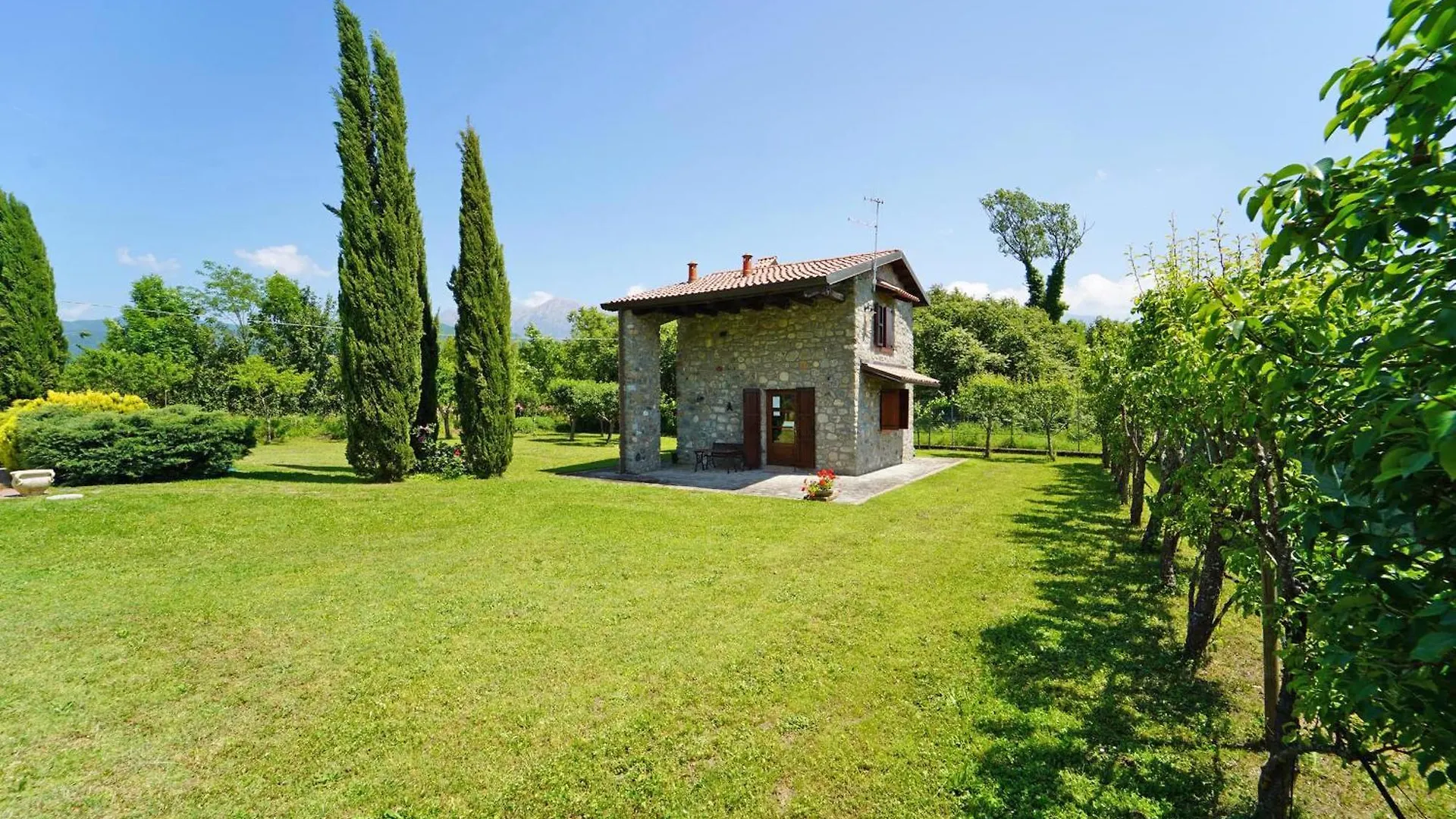Villa Le Due Lune 6 Pax By Villasretreats Filattiera Italy