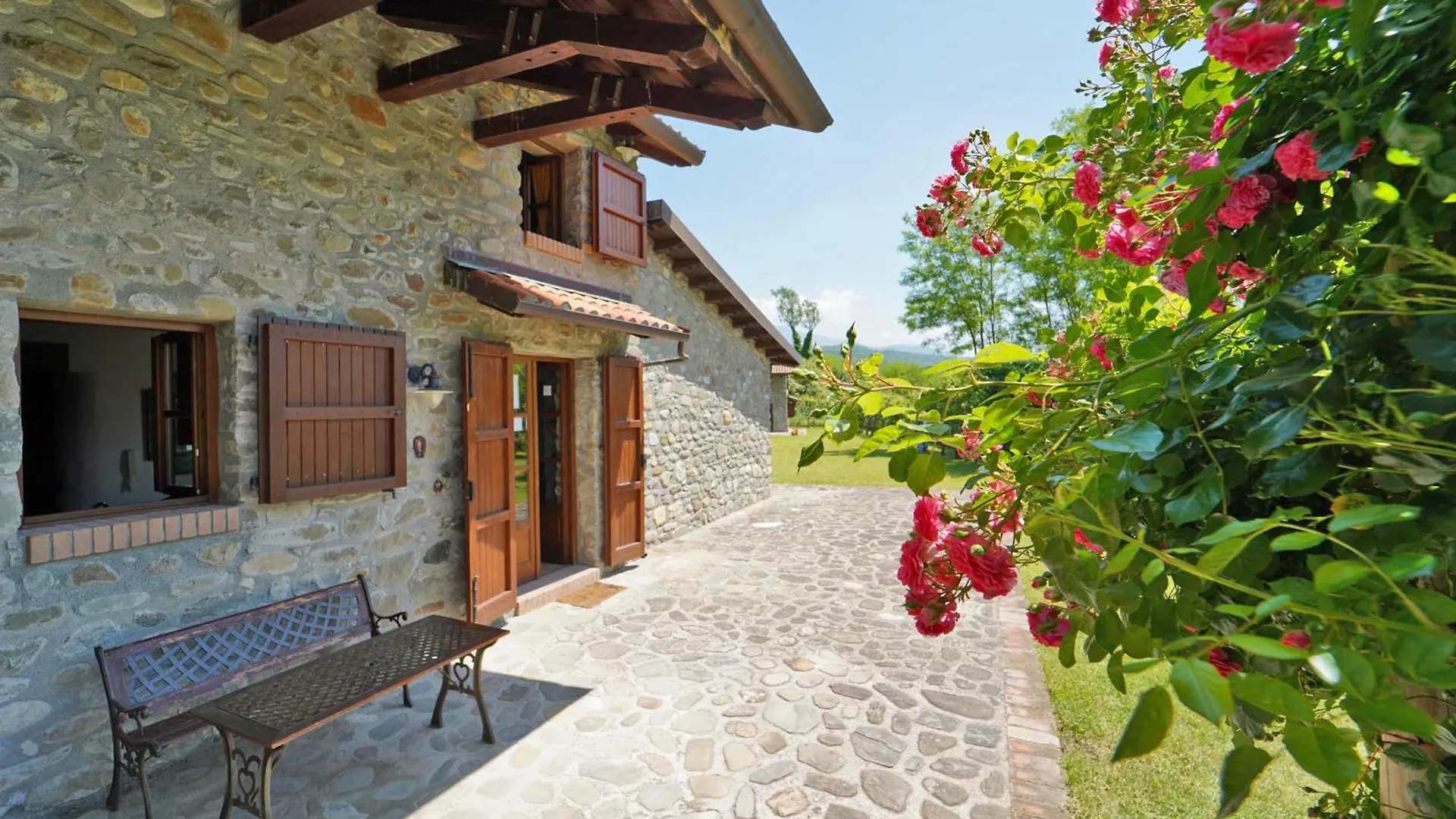 Villa Le Due Lune 6 Pax By Villasretreats Filattiera