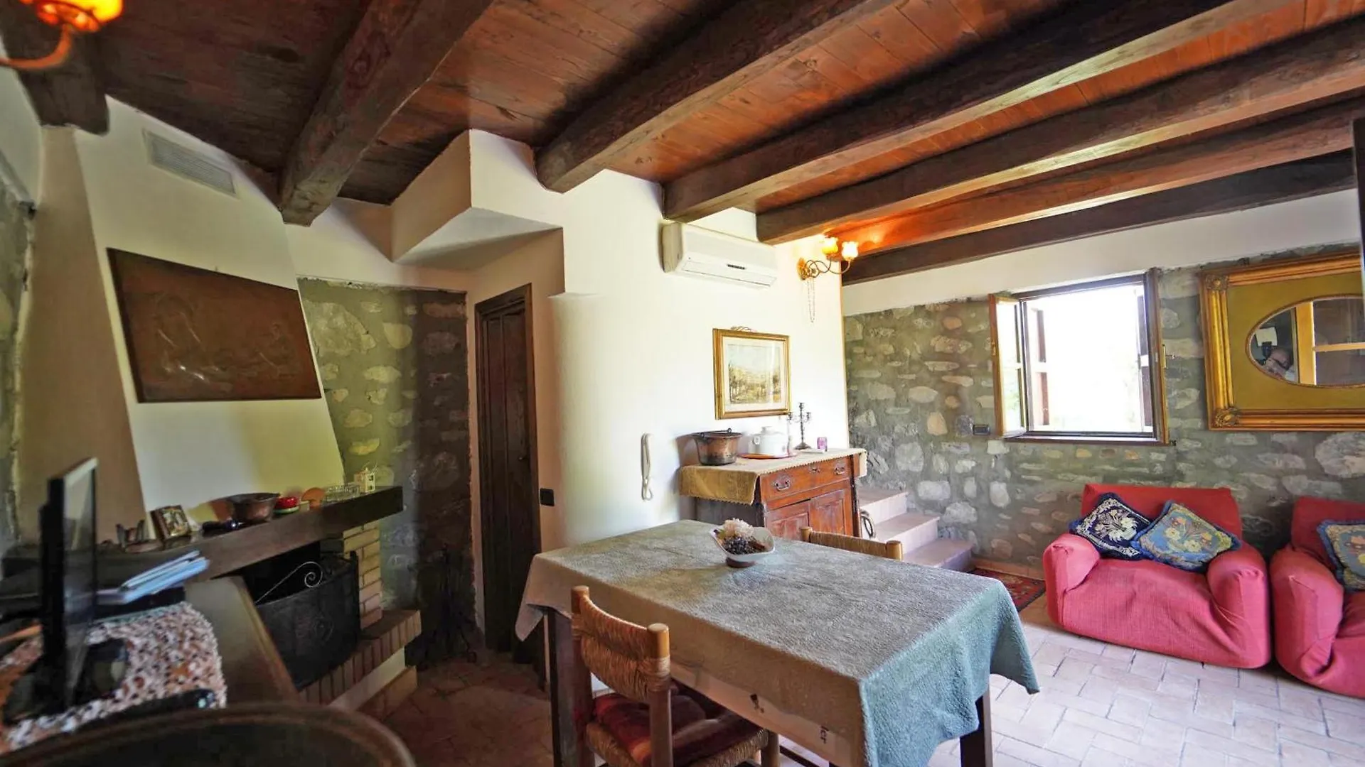 Villa Le Due Lune 6 Pax By Villasretreats Filattiera